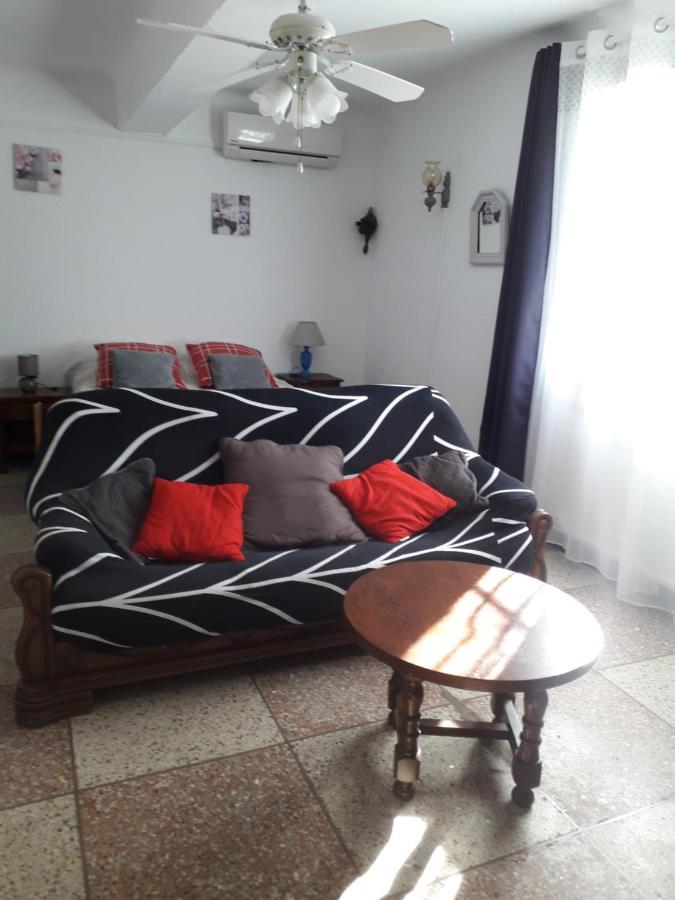 Le Rebattu 3 Appartamento Raphèle Esterno foto